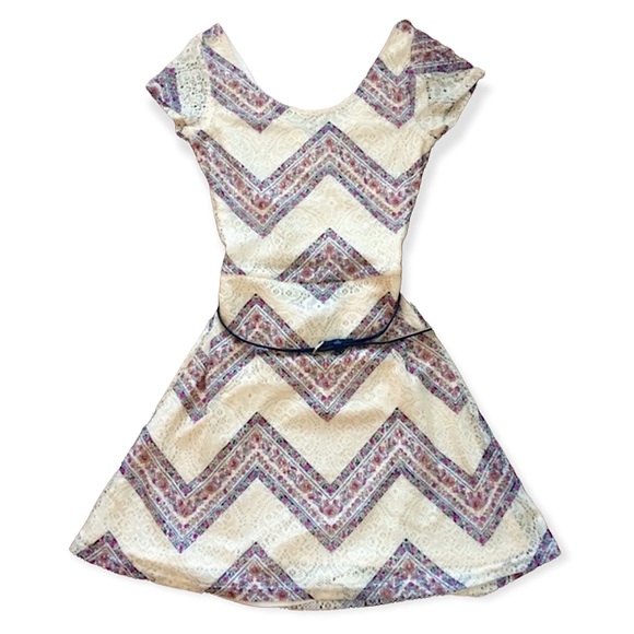 Charlotte Russe Dresses & Skirts - Floral Chevron Lace Open Cross Back Short Sleeve Dress